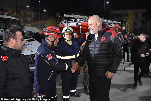 Con dâu tương lai Thủ tướng Albania chết trong trận động đất kinh hoàng