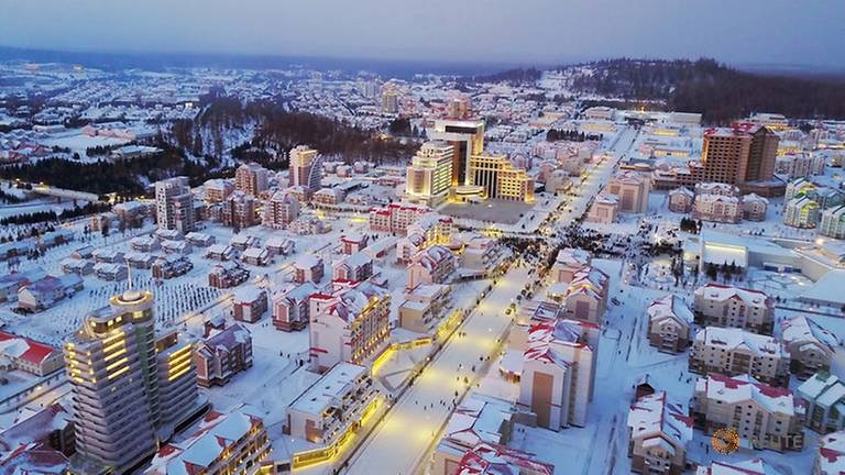 Ông Kim Jong-un khai trương “thành phố của nền văn minh hiện đại” cạnh núi thiêng