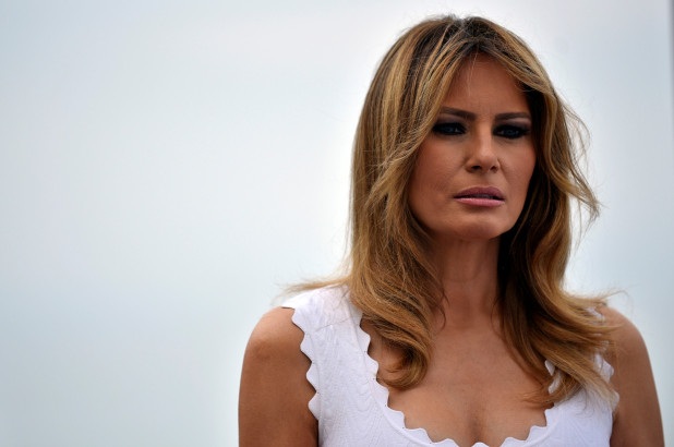Nhà Trắng bác thông tin về ảnh khỏa thân của bà Melania Trump trong sách mới