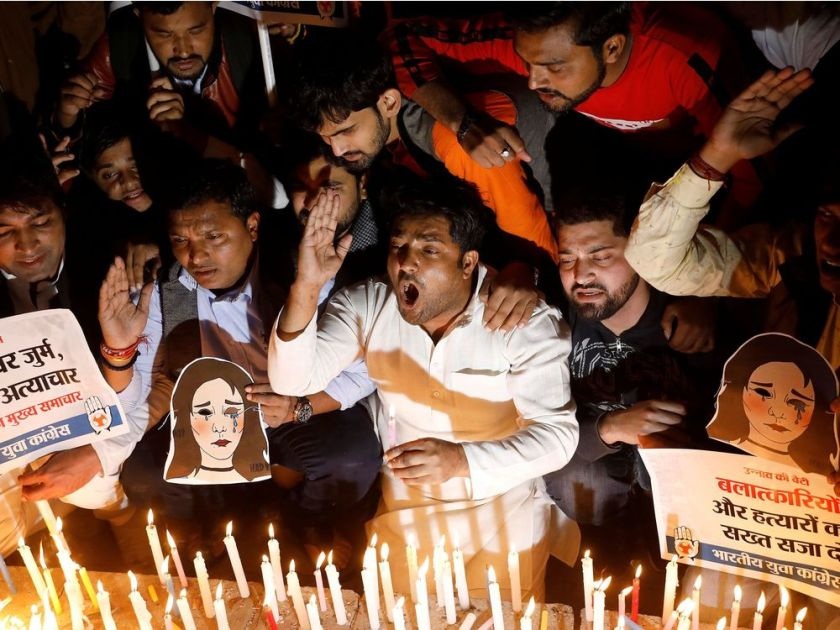 Nạn nhân hiếp dâm tử vong sau khi bị thiêu sống ngay trên đường đến tòa