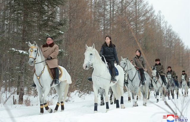 Vẻ đẹp trên lưng ngựa của phu nhân các lãnh đạo thế giới