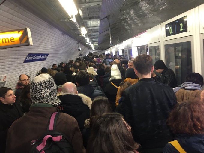 Pháp tắc đường 630 km vì đình công quy mô lớn