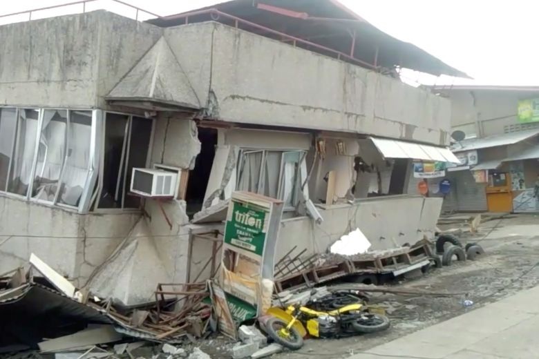 Tổng thống Duterte thoát nạn trong động đất 6,8 độ richter rung chuyển Philippines