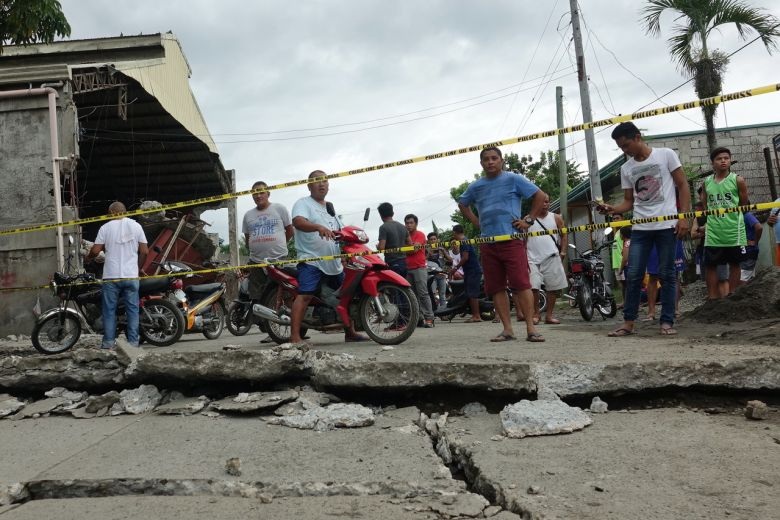 Tổng thống Duterte thoát nạn trong động đất 6,8 độ richter rung chuyển Philippines