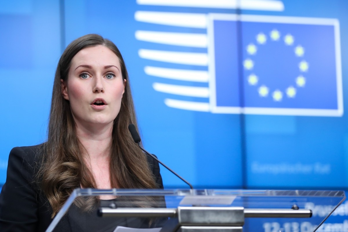 Phản ứng bất ngờ của thủ tướng trẻ nhất thế giới khi bị gọi là “người bán hàng”