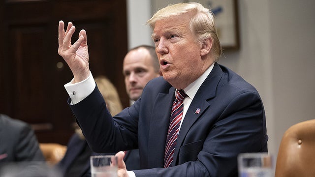 Ông Trump khoe phi công F-35 Mỹ đẹp trai hơn tài tử Tom Cruise