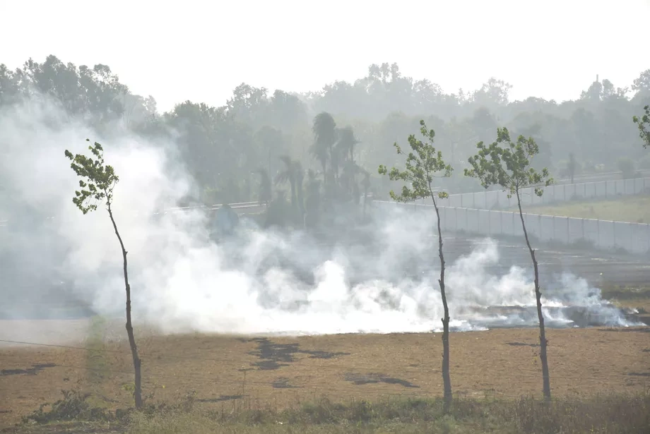 Không khí ô nhiễm, người Ấn Độ như “hút 50 điếu thuốc” mỗi ngày