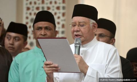 Cựu Thủ tướng Malaysia làm lễ “thề độc” bác tin ra lệnh giết người