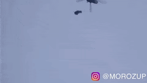 "Dân chơi" Nga thuê trực thăng thả rơi xe sang Mercedes từ độ cao 300m