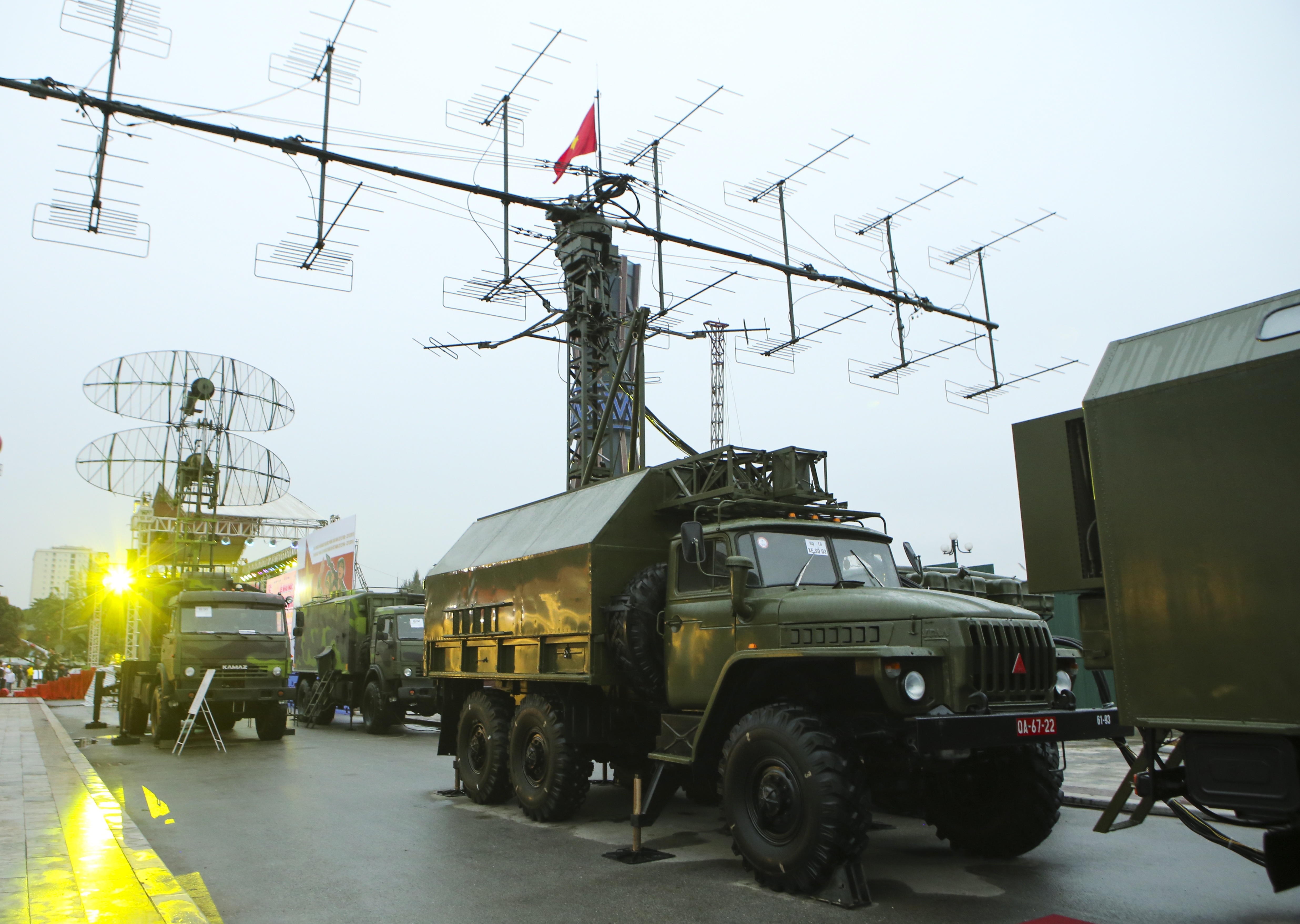 Cận cảnh dàn radar chống mục tiêu tàng hình tối tân của Quân đội Nhân dân Việt Nam - 1 Cận cảnh dàn radar chống mục tiêu tàng hình tối tân của Quân đội Nhân dân Việt Nam - 1