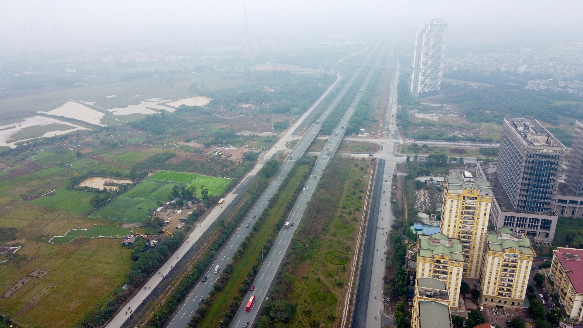 Đường gom Đại lộ Thăng Long thêm 4 làn xe, phục vụ đua xe F1 - 21 Đường gom Đại lộ Thăng Long thêm 4 làn xe, phục vụ đua xe F1 - 21