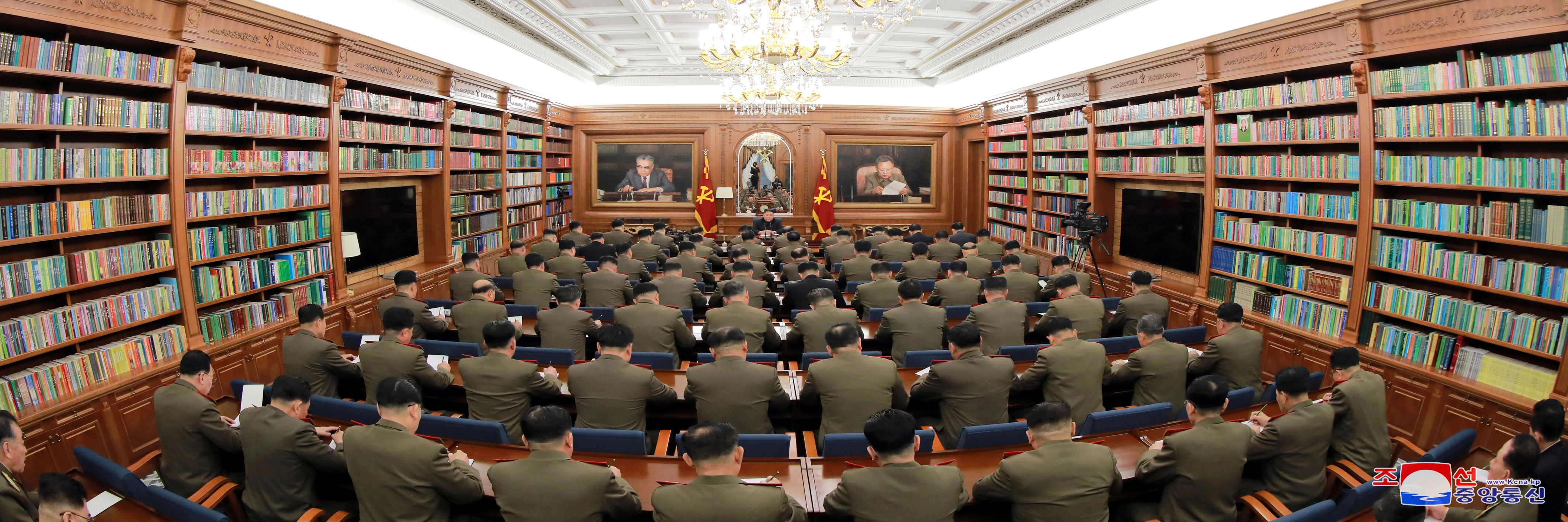 Ông Kim Jong-un chủ trì hội nghị quân sự giữa lúc căng thẳng với Mỹ