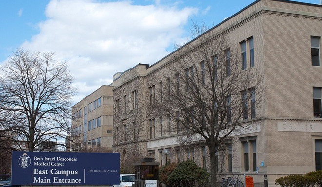 Mỹ bắt chuyên gia Trung Quốc giấu mẫu sinh học vào tất để mang về nước