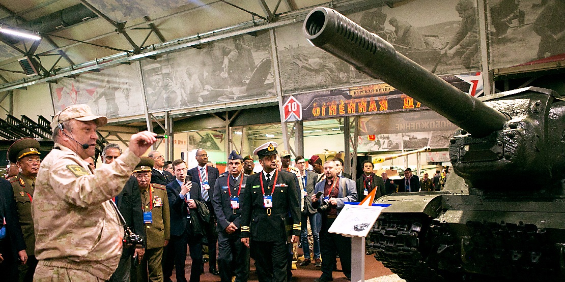 Choáng ngợp dàn khí tài quân sự "khủng" trong công viên Ái quốc của Nga