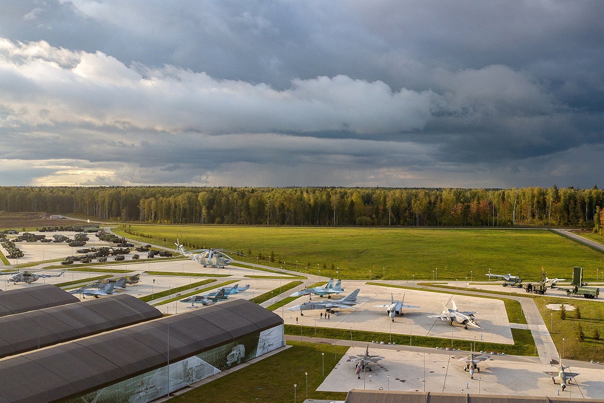 Choáng ngợp dàn khí tài quân sự "khủng" trong công viên Ái quốc của Nga