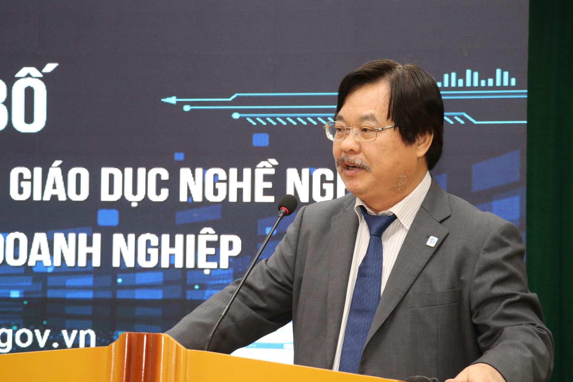 Thứ trưởng Lê Quân: “Không có chỗ cho bằng giả khi minh bạch thông tin bằng cấp” - 6 Thứ trưởng Lê Quân: “Không có chỗ cho bằng giả khi minh bạch thông tin bằng cấp” - 6