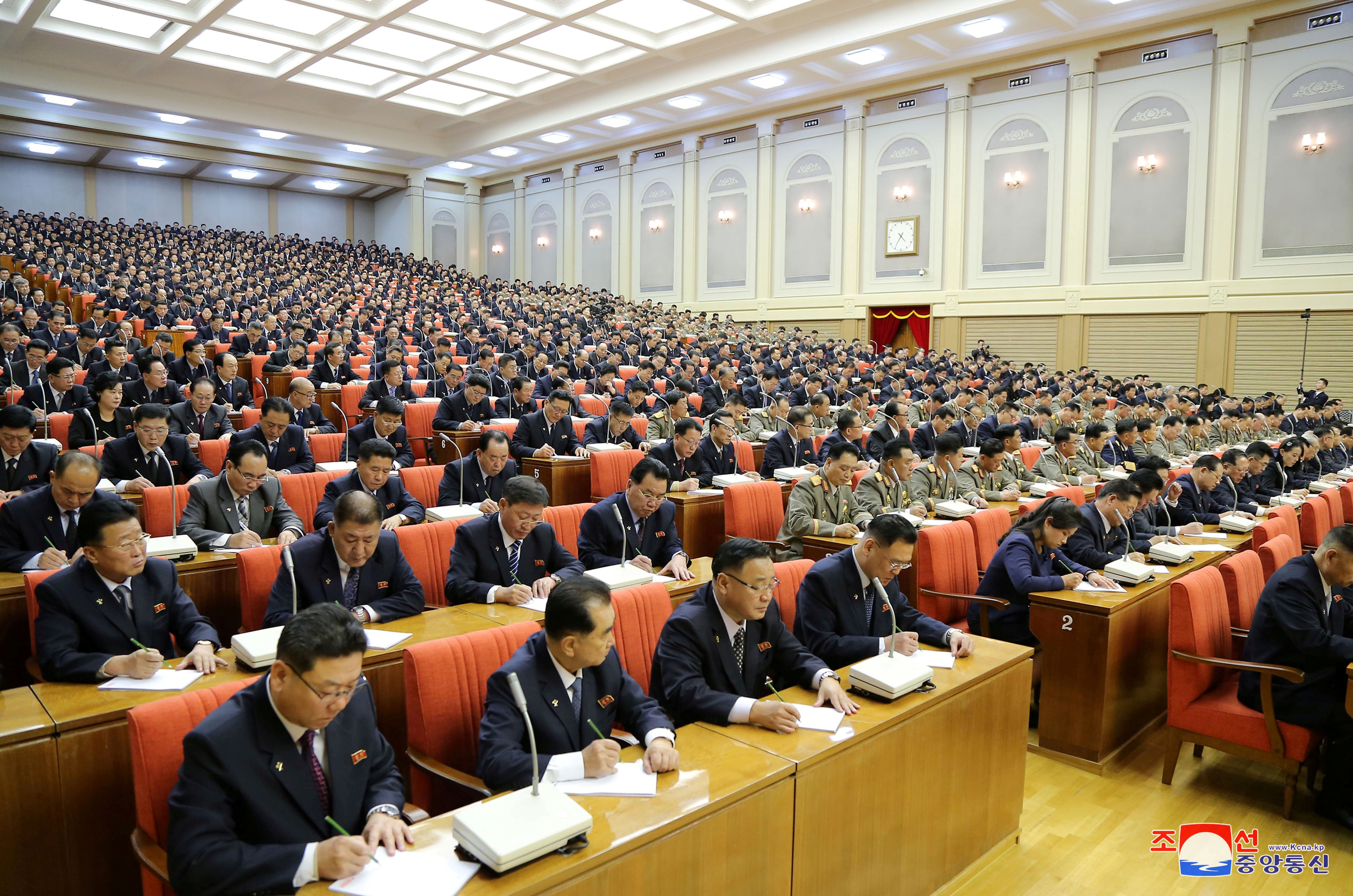 Ông Kim Jong-un triệu họp về an ninh quốc phòng giữa lúc căng thẳng với Mỹ