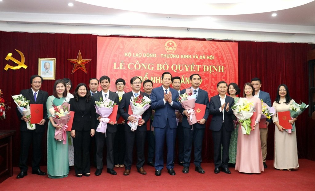 Bộ LĐ-TBXH: Bổ nhiệm, điều động 14 nhân sự cục, vụ và cấp tương đương - 3 Bộ LĐ-TBXH: Bổ nhiệm, điều động 14 nhân sự cục, vụ và cấp tương đương - 3