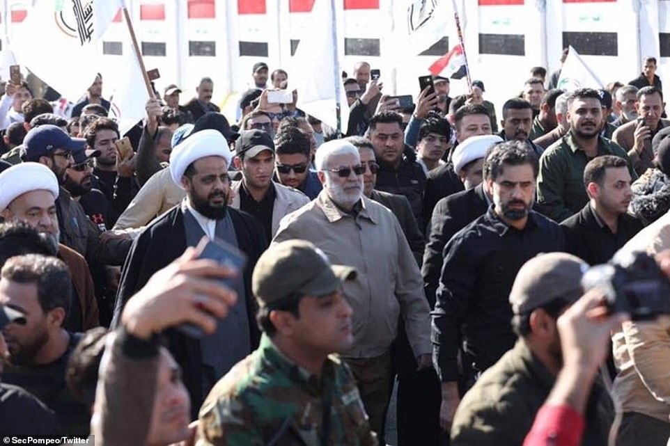 Video đoàn xe của tướng Iran cháy rụi vì bị trúng tên lửa Mỹ