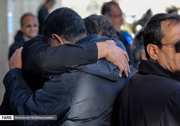 Video đoàn xe của tướng Iran cháy rụi vì bị trúng tên lửa Mỹ