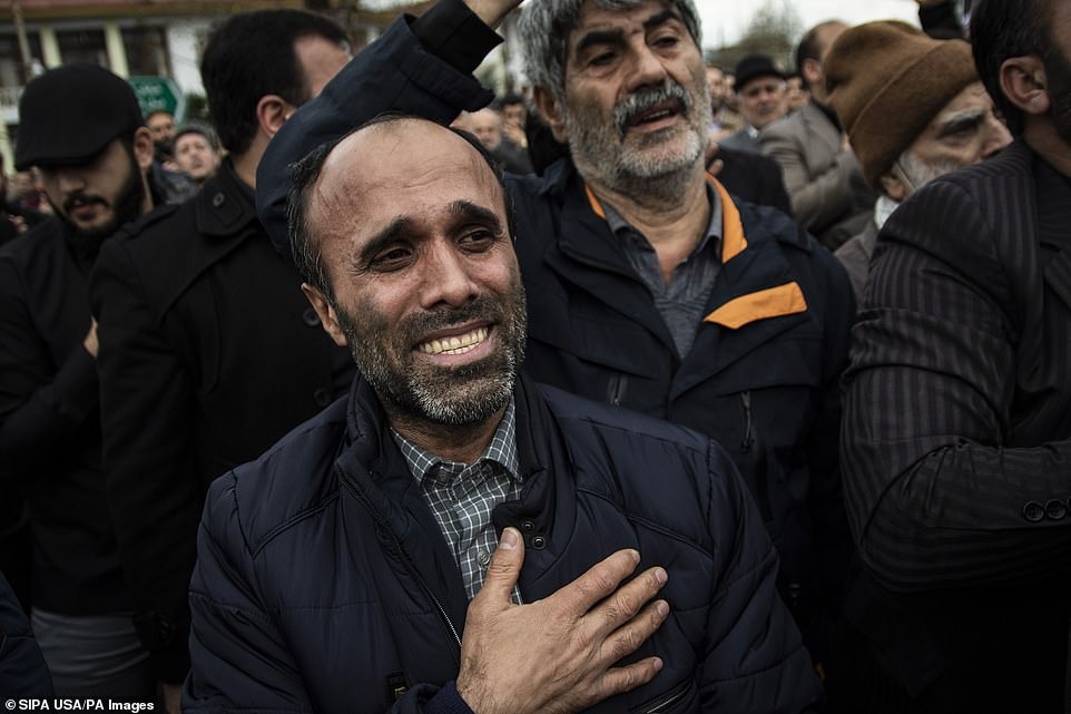 "Biển người" Iran xuống đường tiếc thương tướng cấp cao thiệt mạng