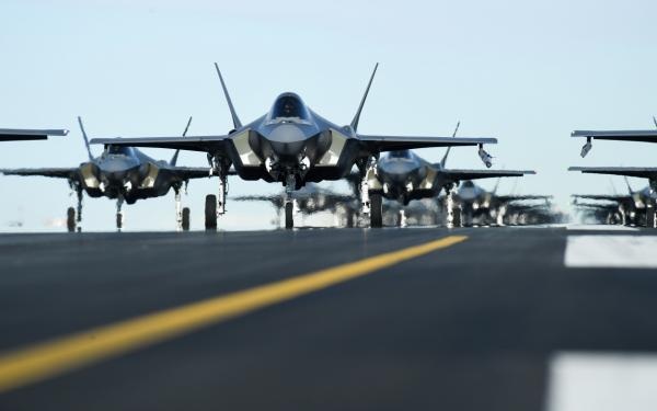 52 “tia chớp” F-35A của Mỹ tập trận “Voi đi bộ”