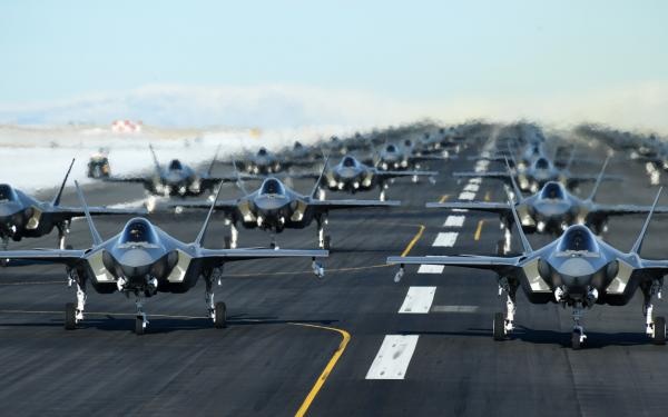 52 “tia chớp” F-35A của Mỹ tập trận “Voi đi bộ”