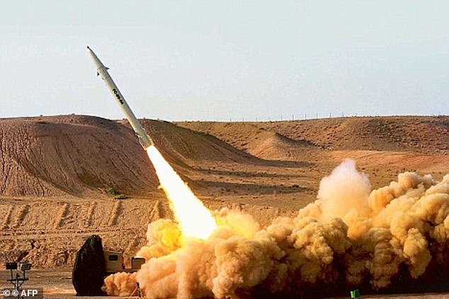 Hai loại tên lửa đạn đạo Iran có thể đã nã vào căn cứ Mỹ - 1 Hai loại tên lửa đạn đạo Iran có thể đã nã vào căn cứ Mỹ
