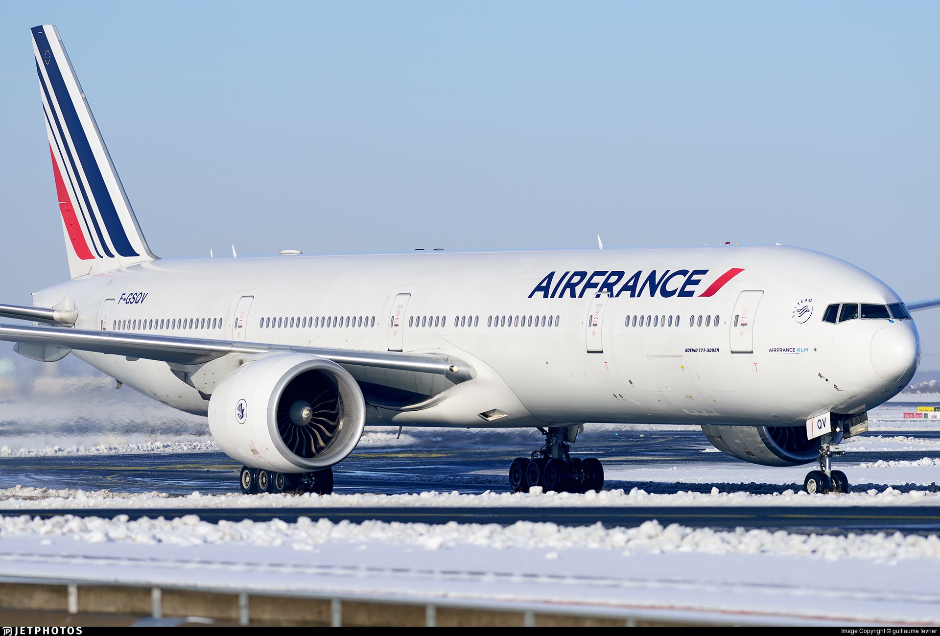 Phát hiện thi thể trẻ 10 tuổi trong càng hạ cánh máy bay Air France tại Paris