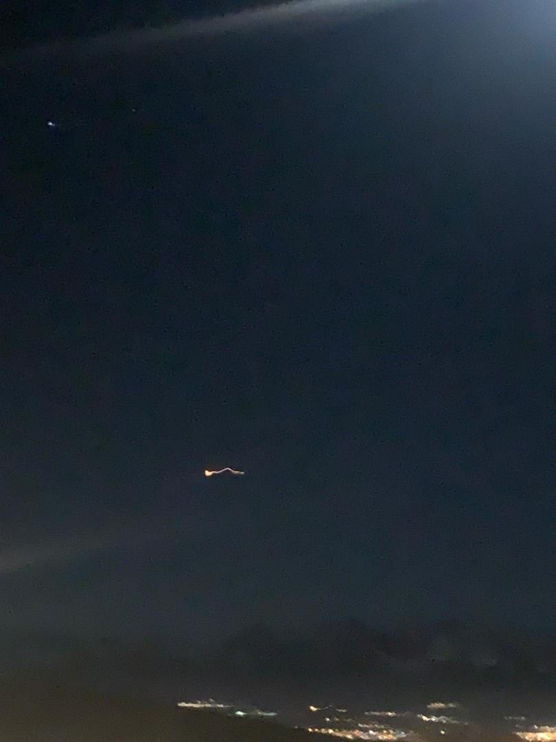 Tên lửa Iran rực sáng trong đêm hướng tới căn cứ Mỹ ở Iraq