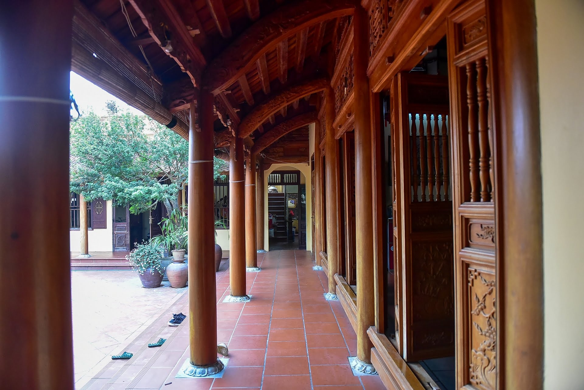 Nhà gỗ Bắc Bộ 1,5 tỷ đồng đẹp hiếm có ở Hưng Yên, ngày nào khách cũng vào ra chiêm ngưỡng - 7 Nhà gỗ Bắc Bộ 1,5 tỷ đồng đẹp hiếm có ở Hưng Yên, ngày nào khách cũng vào ra chiêm ngưỡng - 7