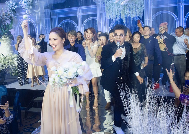 Top 3 đám cưới hào nhoáng nhất showbiz Việt năm 2019 - 12