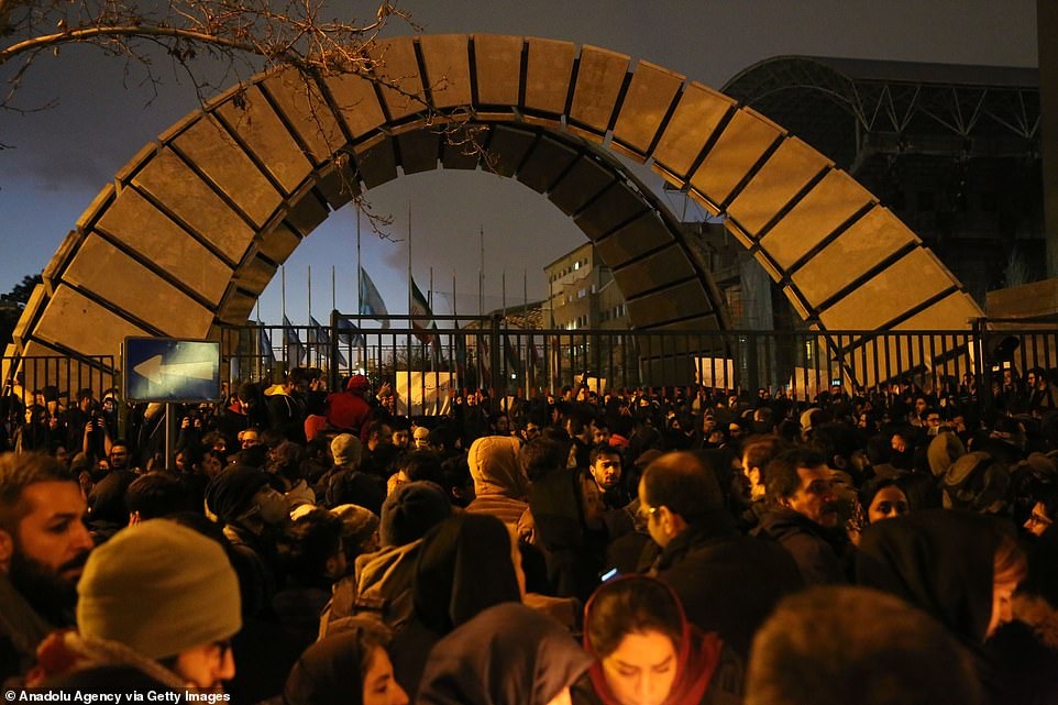 Người Iran biểu tình đòi lãnh đạo từ chức sau vụ bắn nhầm máy bay