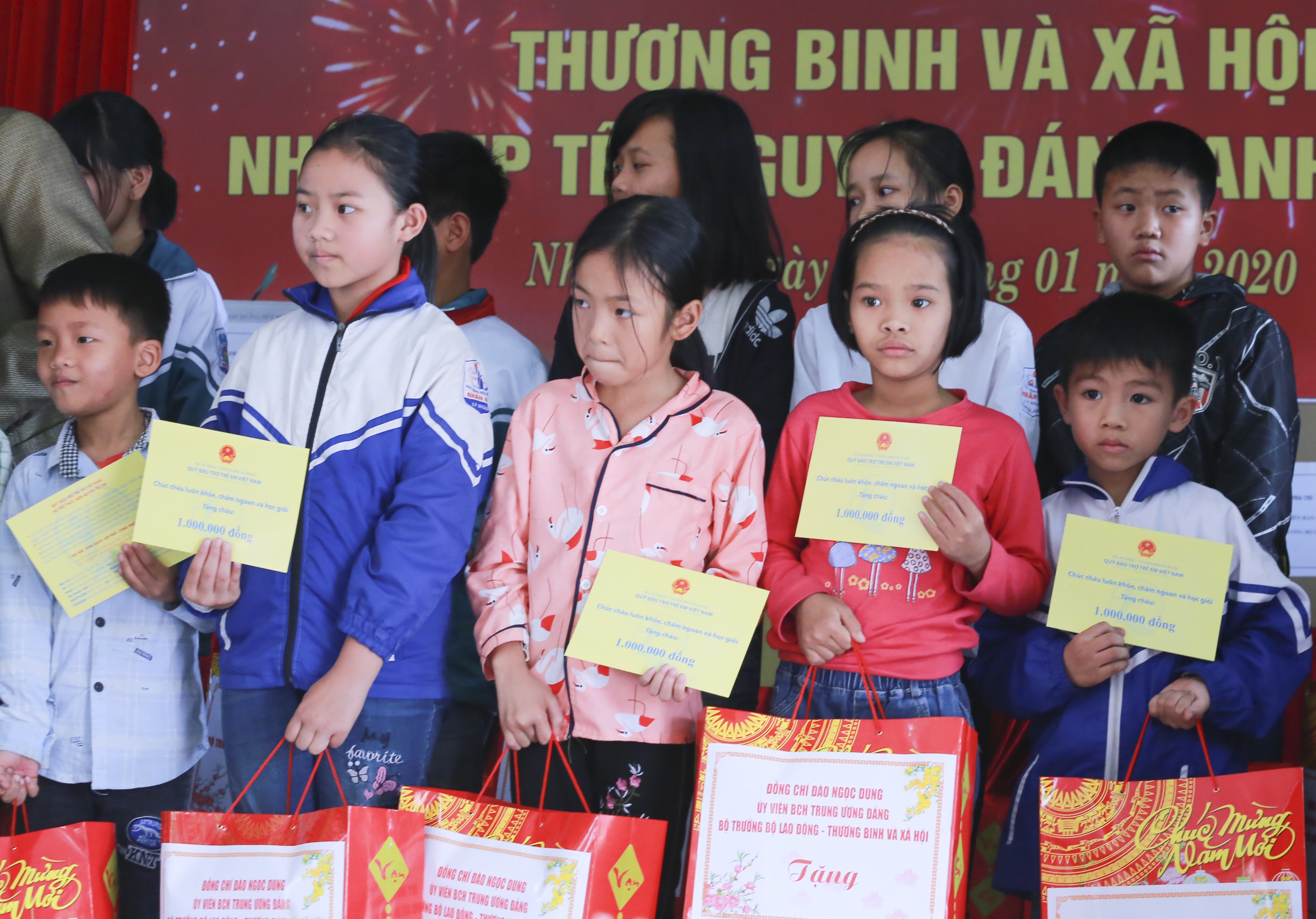 Bộ trưởng Đào Ngọc Dung: “Mong cho Tết này không còn ai cô đơn” - 6 Bộ trưởng Đào Ngọc Dung: “Mong cho Tết này không còn ai cô đơn” - 6