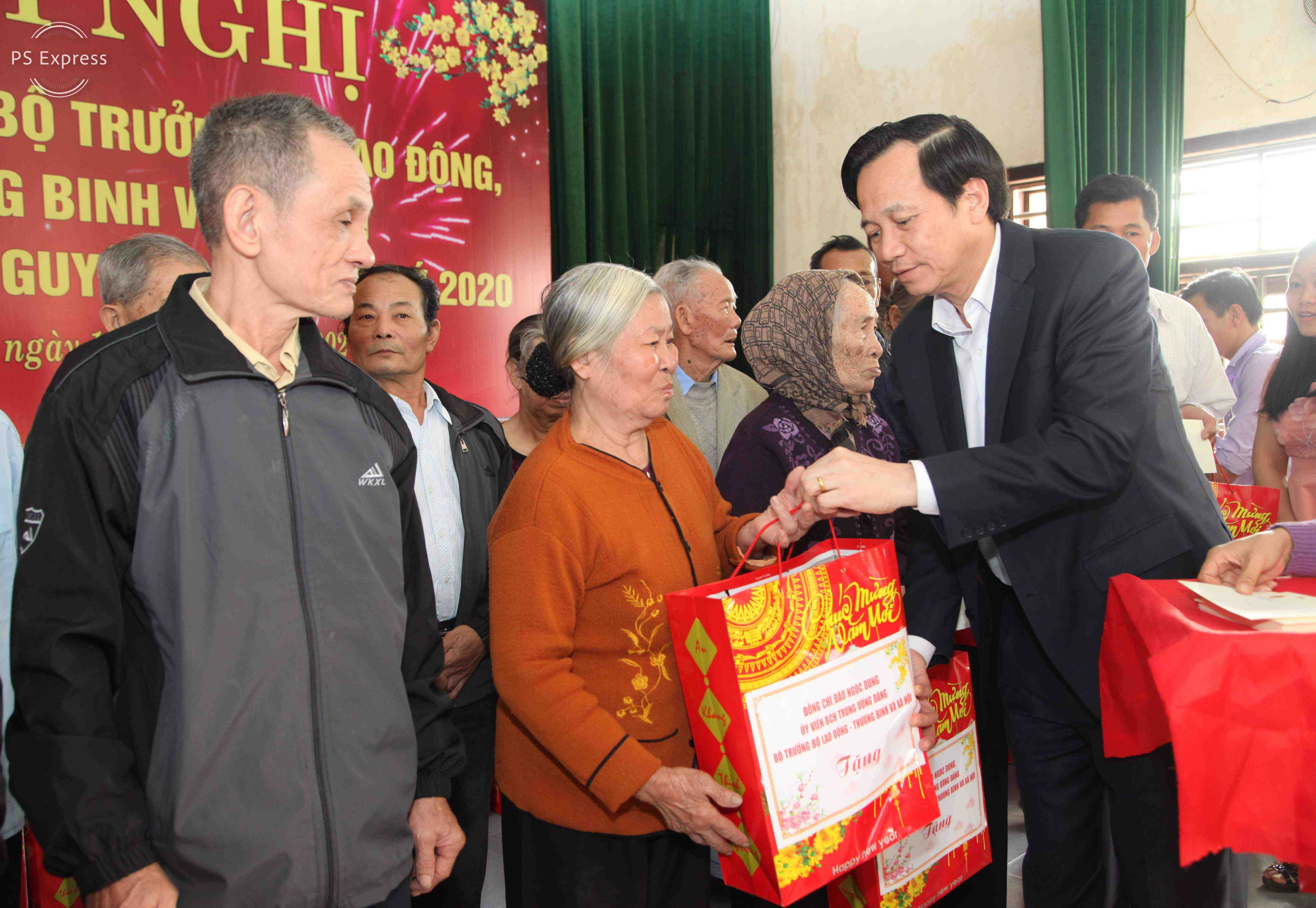 Bộ trưởng Đào Ngọc Dung: “Mong cho Tết này không còn ai cô đơn” - 3 Bộ trưởng Đào Ngọc Dung: “Mong cho Tết này không còn ai cô đơn” - 3