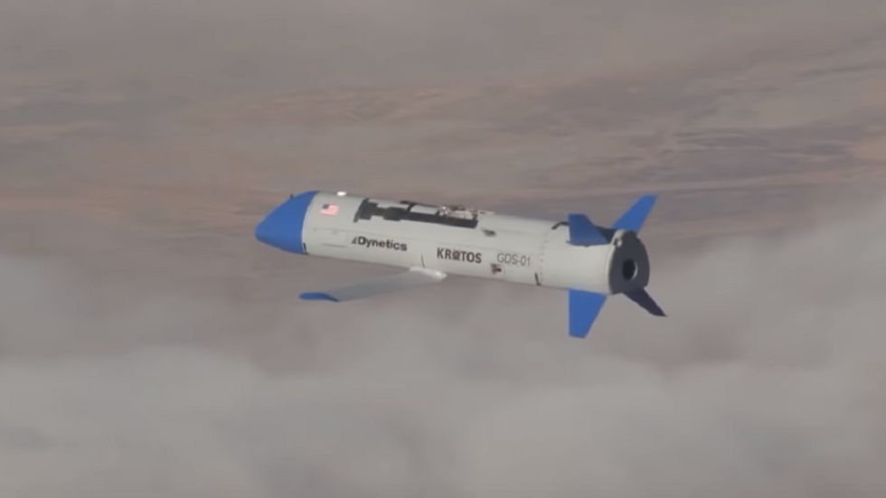 Video Mỹ thử máy bay không người lái tấn công kiểu bầy đàn