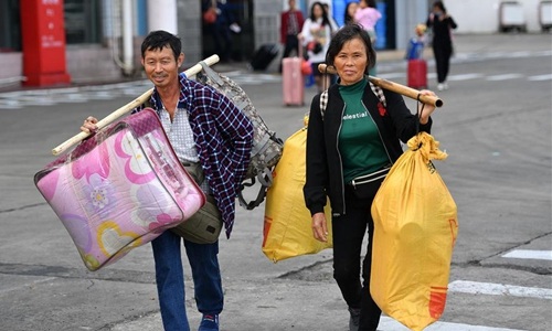 “Biển người” Trung Quốc trong cuộc di dân khổng lồ về nhà ăn Tết