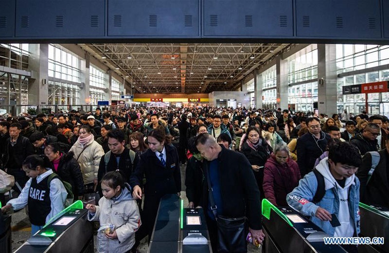 “Biển người” Trung Quốc trong cuộc di dân khổng lồ về nhà ăn Tết