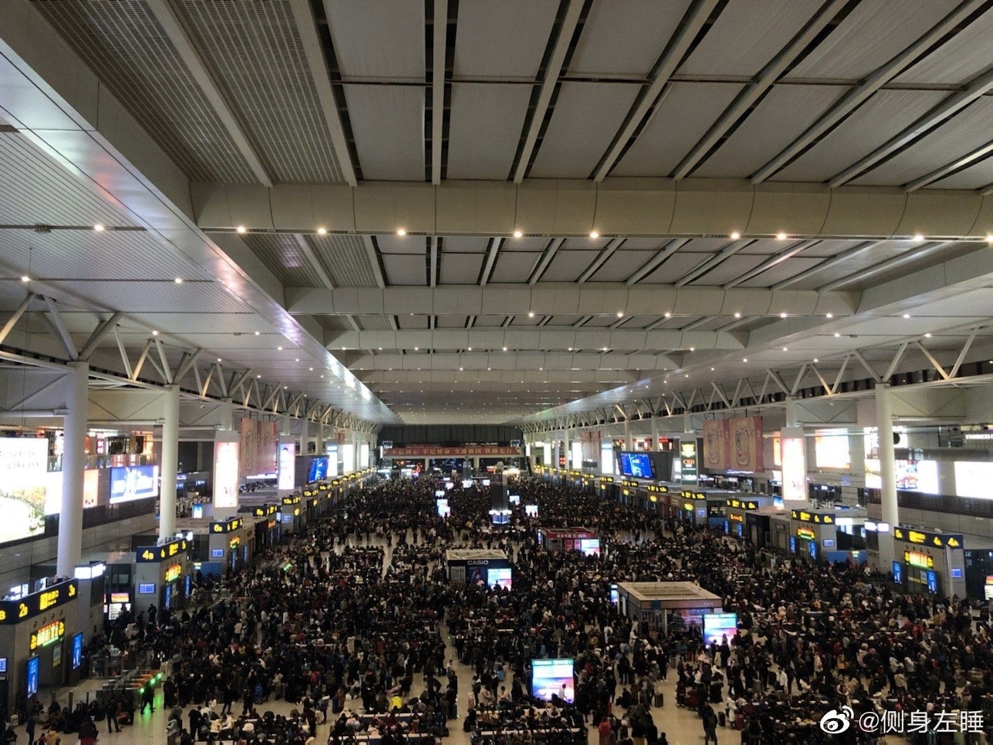 “Biển người” Trung Quốc trong cuộc di dân khổng lồ về nhà ăn Tết