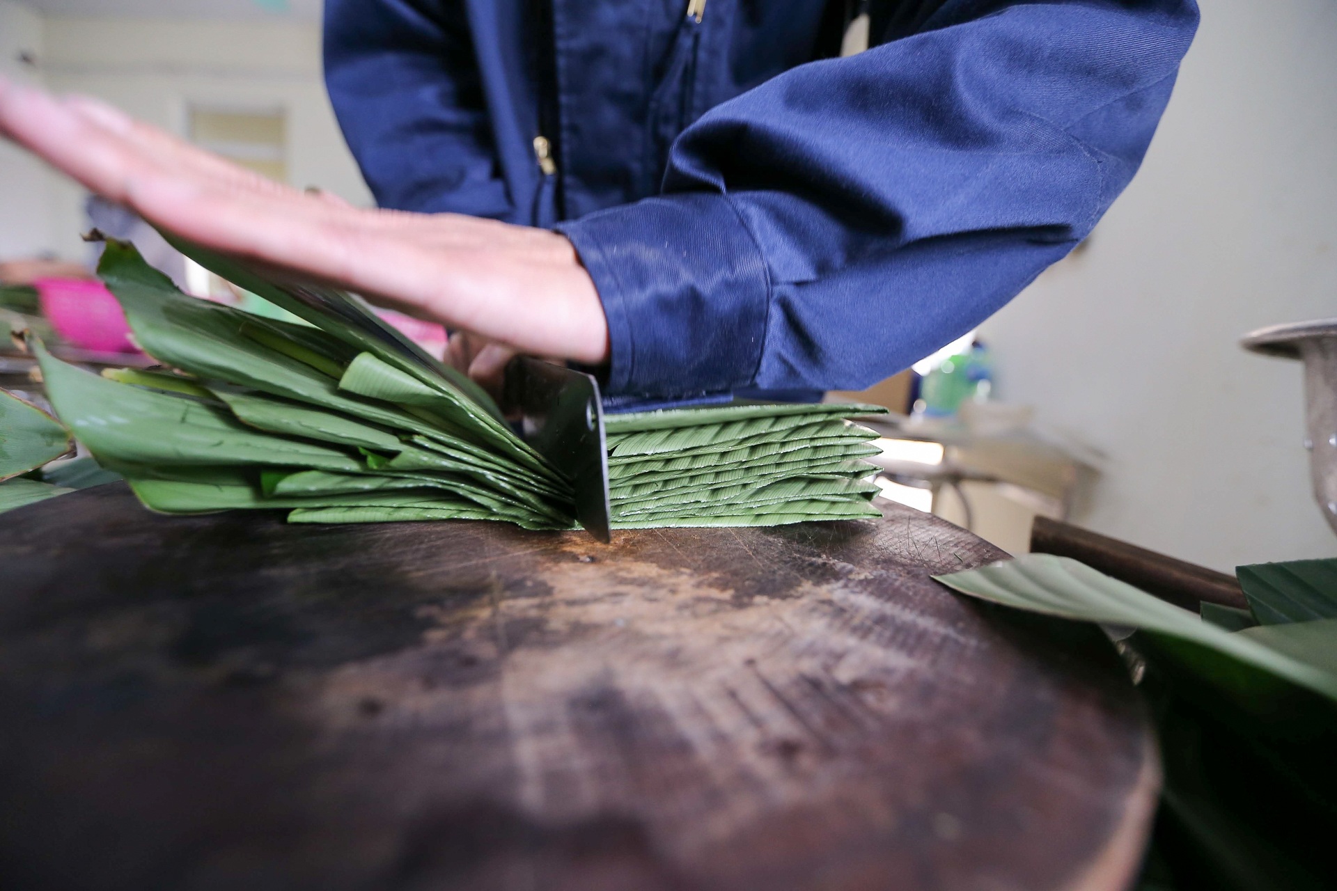 Xem lính cứu hỏa trổ tài gói bánh chưng đón Tết - 1 Xem lính cứu hỏa trổ tài gói bánh chưng đón Tết - 1