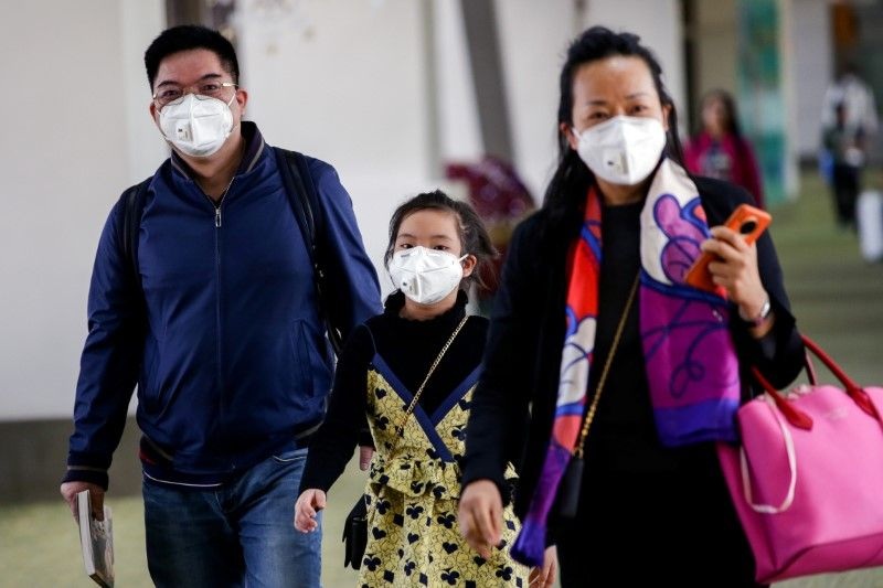 Nhà máy khẩu trang Trung Quốc làm việc xuyên tết giữa "bão" dịch viêm phổi lạ