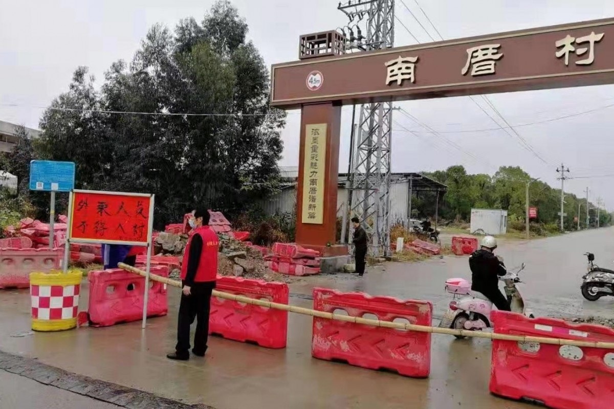 Người Hồ Bắc bị xa lánh, chặn đường vì virus corona