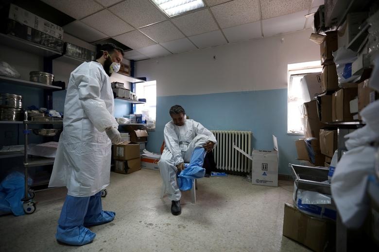 Thế giới “căng mình” ngăn virus corona bùng phát