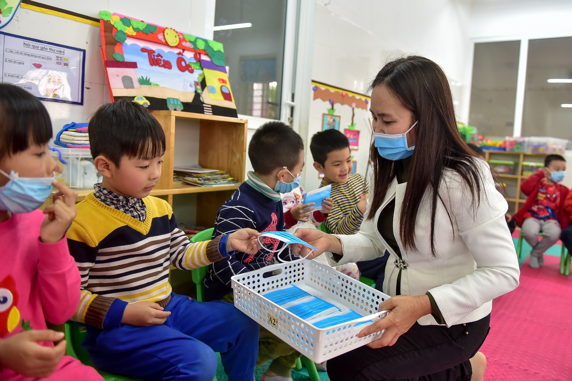 Xem lại hình ảnh khẩu trang theo học sinh vào lớp trước khi có thông báo nghỉ tránh dịch - 20 Xem lại hình ảnh khẩu trang theo học sinh vào lớp trước khi có thông báo nghỉ tránh dịch - 20