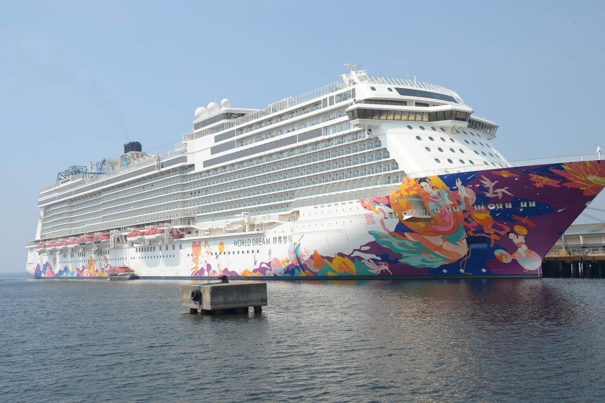 Phát hiện 3 ca nhiễm virus corona từng trên du thuyền Trung Quốc ghé Việt Nam