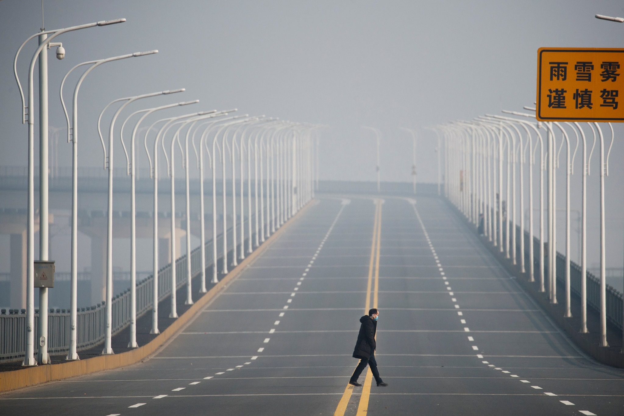 Người Vũ Hán bị "săn lùng" vì dịch viêm phổi