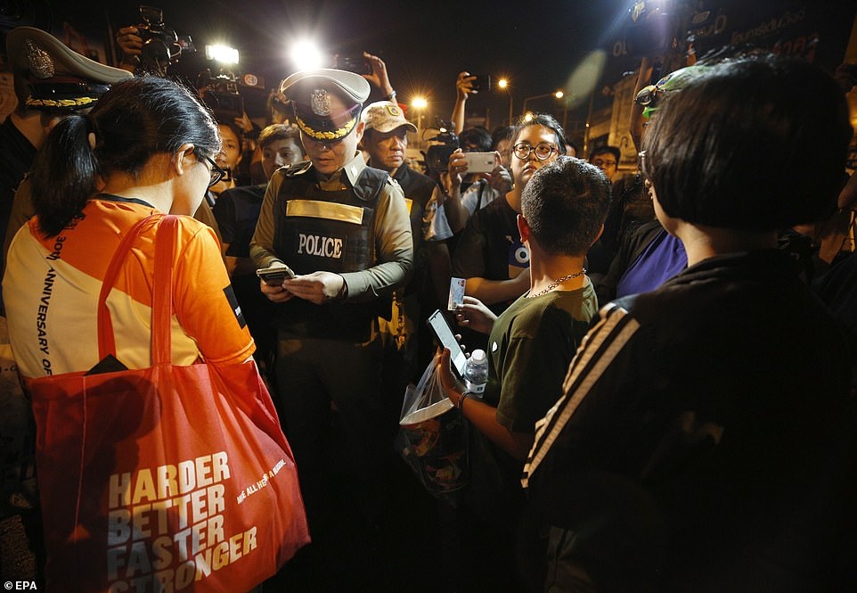 Đặc nhiệm Thái Lan giải cứu con tin, truy bắt nghi phạm đang cố thủ