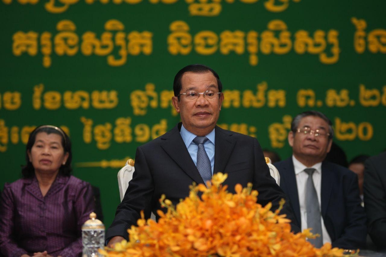 Ông Hun Sen lên tiếng vụ khách trên tàu cập bến Campuchia nhiễm corona