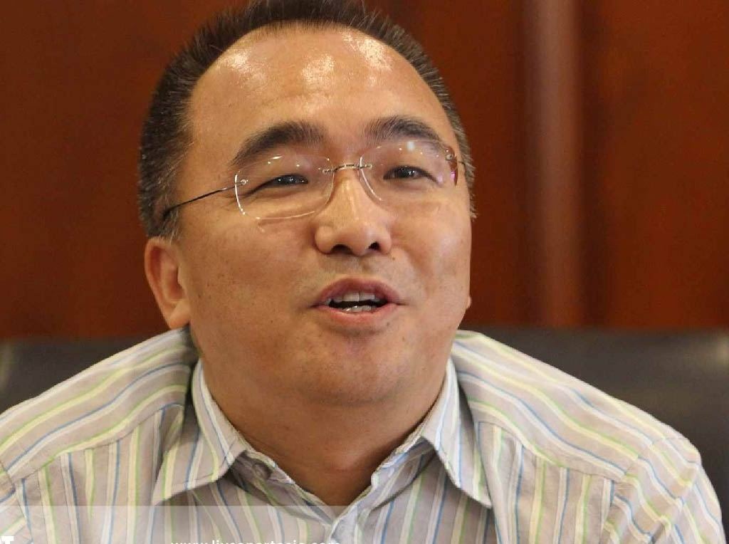 Tỷ phú Trung Quốc xây 7 bệnh viện, thuê chuyên cơ “giải cứu” Vũ Hán