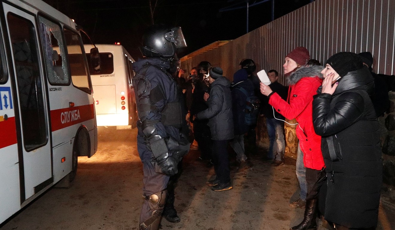 Bộ trưởng Ukraine tự nguyện vào khu cách ly sống với người sơ tán từ Vũ Hán